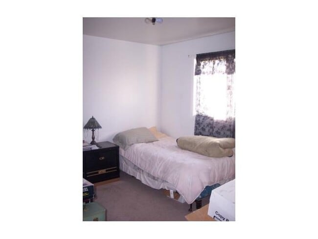 Building Photo - 2213 Lathrop St