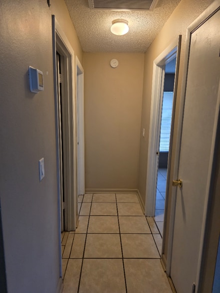 Building Photo - 1711 Ridgewood Ln