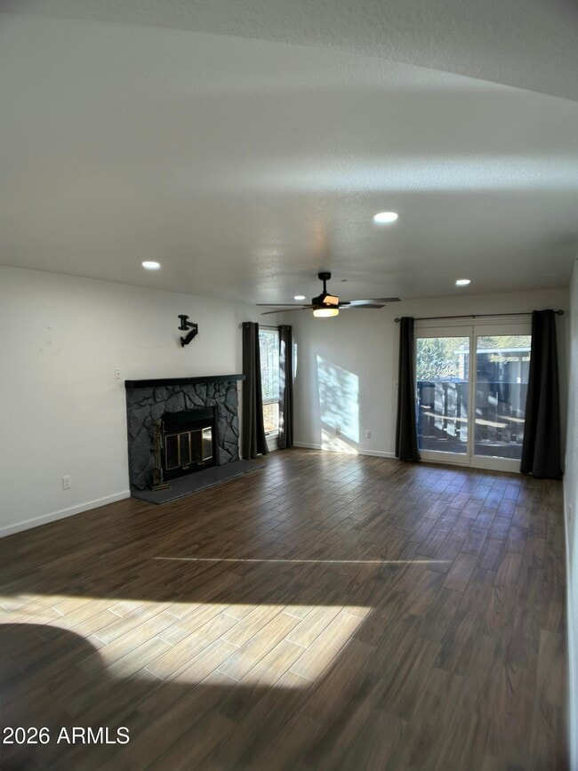 Building Photo - 905 N Beeline Hwy