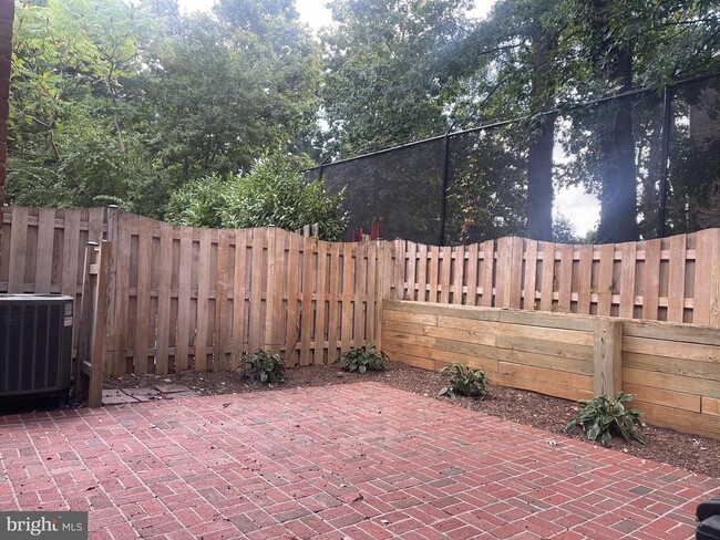 Building Photo - 7609 Dominion Dr