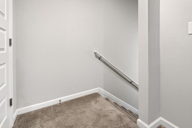 Building Photo - 3 BEDROOM TOWNHOME IN OAKWOOD!