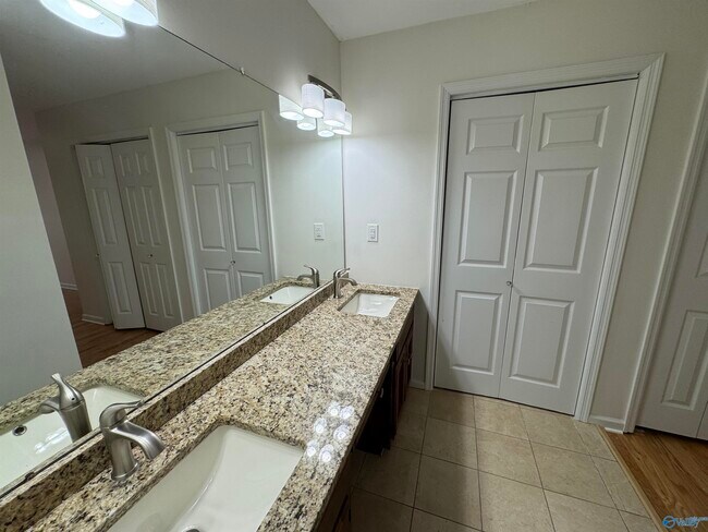 Building Photo - 295 Becky Dr