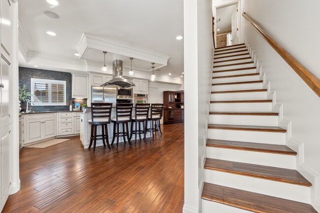 Building Photo - 1077 10th St