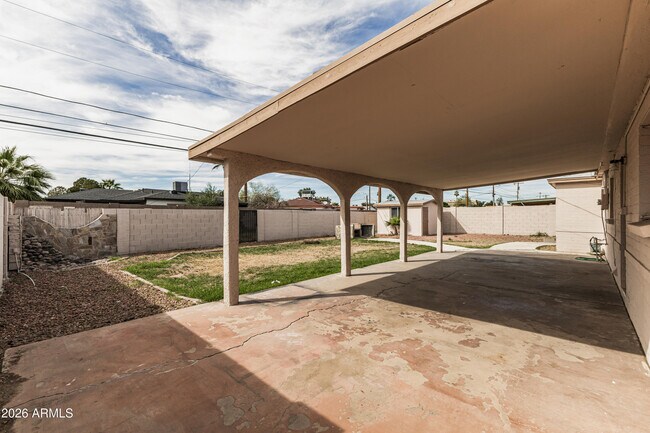 Building Photo - 5620 N 19th Ave