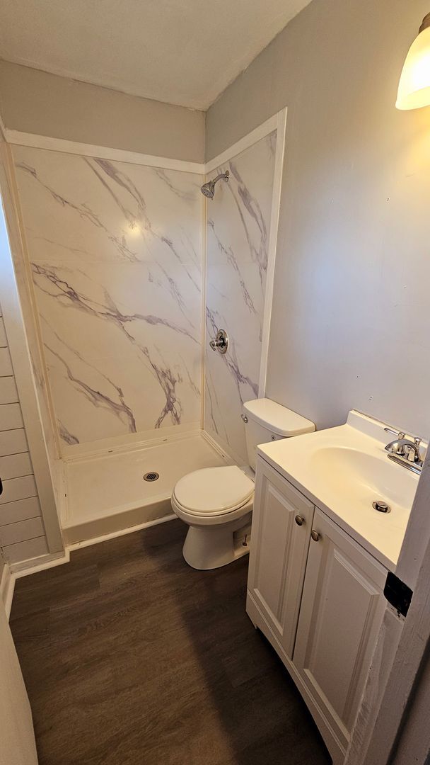 Building Photo - 3 BD 2 BA in Shamrock Village