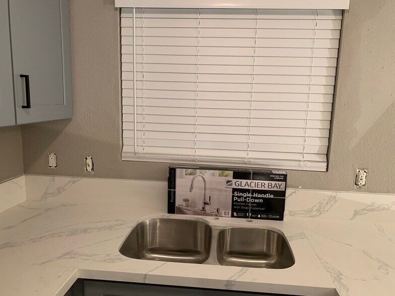 Building Photo - 250 N Hargrave St