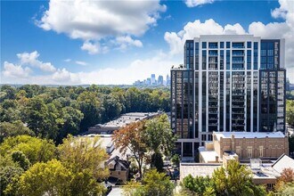 Building Photo - 2479 Peachtree Rd
