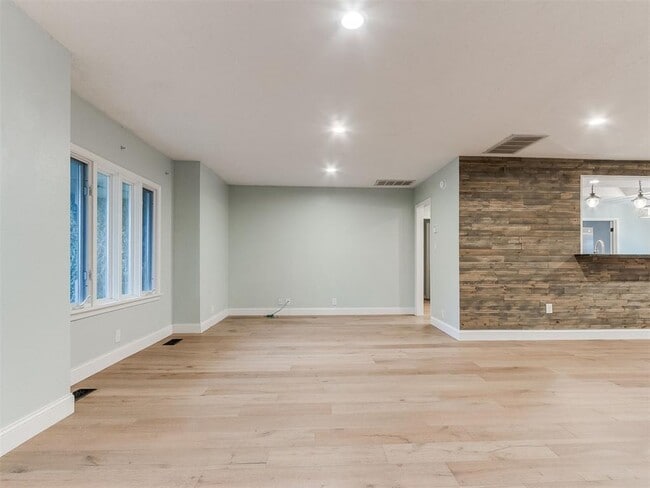 Building Photo - 1428 Cinderella Ave