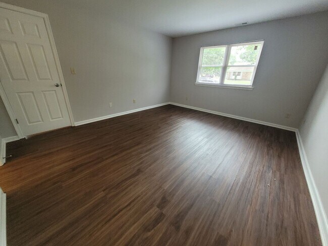 Building Photo - DUNBARTON