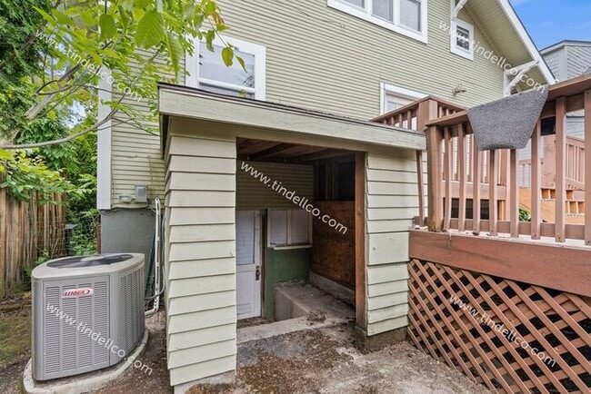 Building Photo - 4 Bedroom, 3 Bathroom Home 3000 + Square feet - A Must See In Abernethy School Boundary