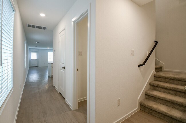 Building Photo - 21325 Carosella Dr