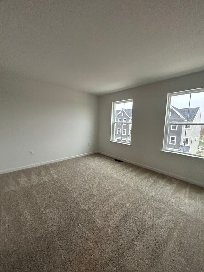 Building Photo - New End of row townhome 3 bed, 2.5 bath in Carlisle