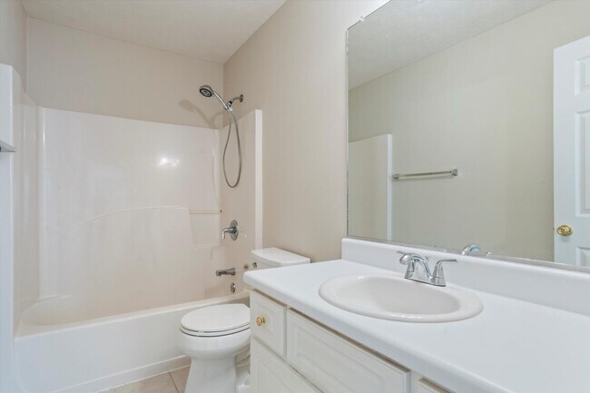 Building Photo - 313 Southbank Dr
