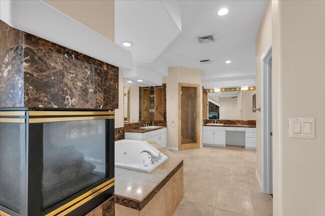 Building Photo - Beautiful Summerlin home in a gated community.