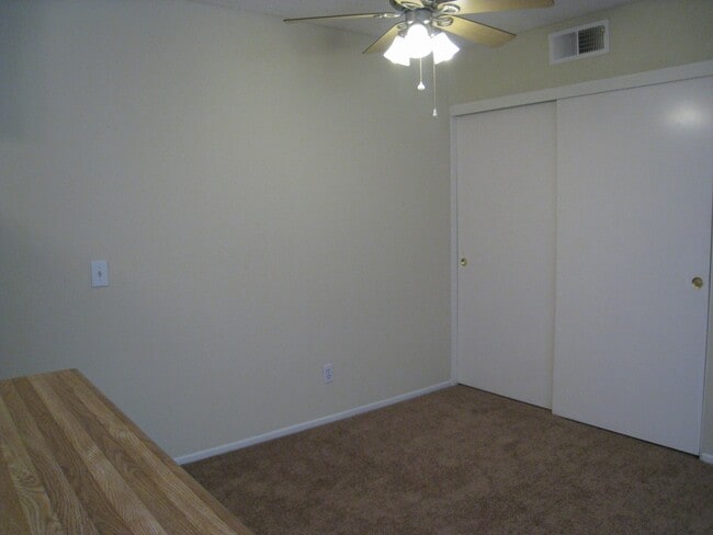 Building Photo - SPARKLING CONDO, UPPER UNIT!