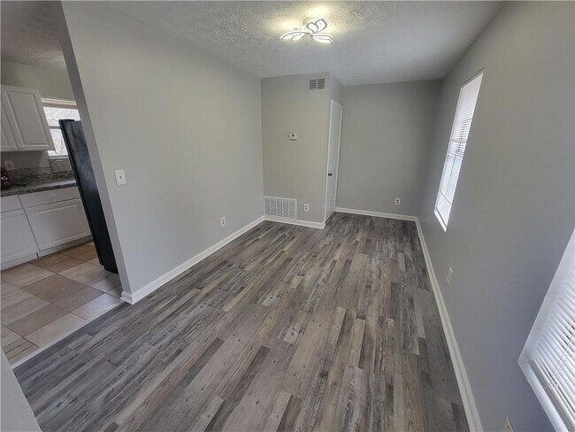 Building Photo - 1085 Mainstreet Valley Dr