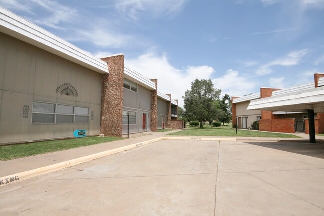 Building Photo - 2 Story Condo on Golf Course / A Great Vie...