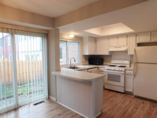 Building Photo - 3385 Burbank Dr