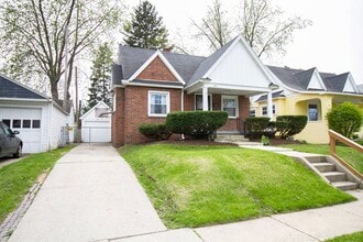 Building Photo - 1467 Crestwood Rd