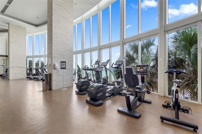 Building Photo - 16001 Collins Ave