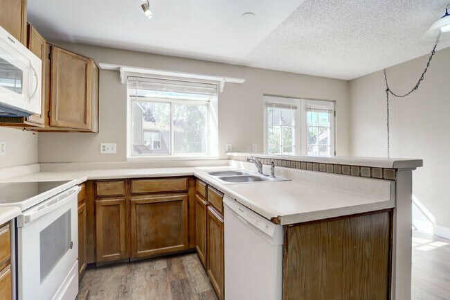 Building Photo - 2BR/2.5BA+ W/D -NEAR Cherry Creek Park