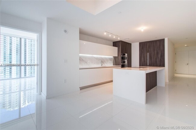 Building Photo - 851 NE 1st Ave