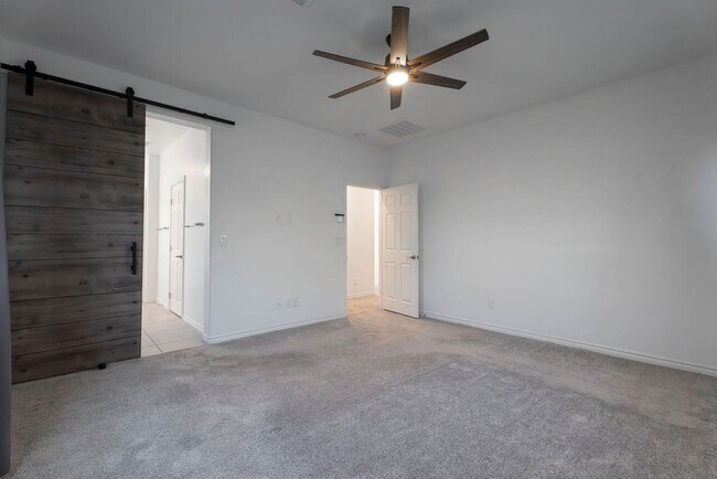 Building Photo - 7126 Calvert Cliffs St