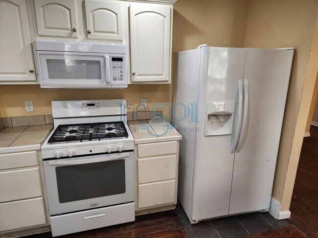 Building Photo - Great Family Home!  4BR 2 BA