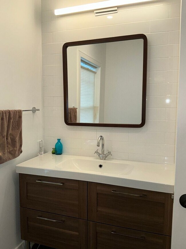 Building Photo - Fully remodeled 4BR 2.5BA colonial in 4 corners area of Silver Spring