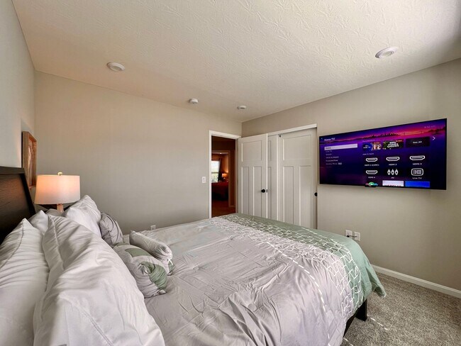 Building Photo - Fully Furnished Executive Miamisburg Home