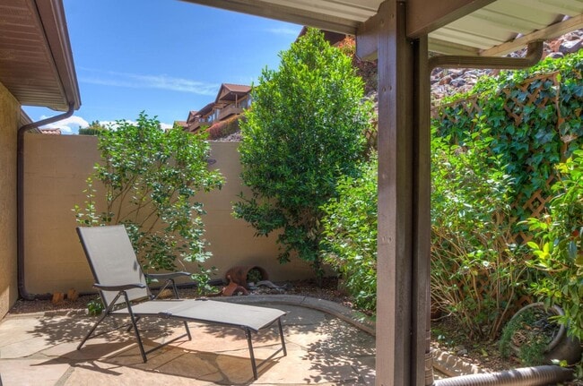 Building Photo - 525 Ridgeview Dr