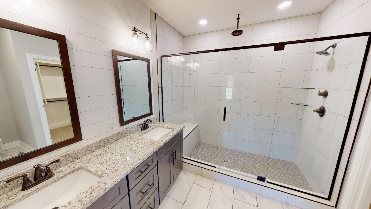 Building Photo - 221 Bluebell Dr