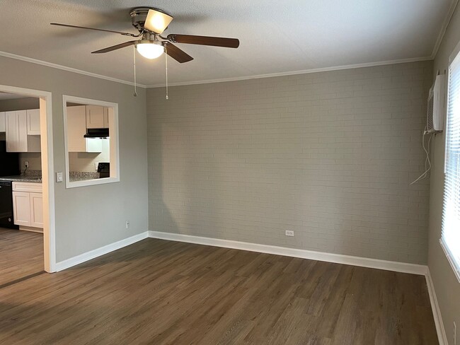 Building Photo - Two Bedroom Duplex in Lincolnton