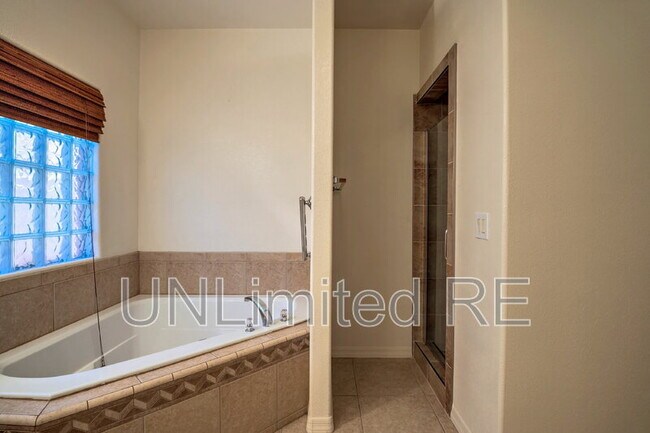 Building Photo - 4926 Mesa Blanca Way