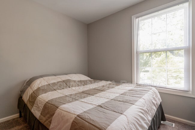 Building Photo - 12112 Amblewood Dr