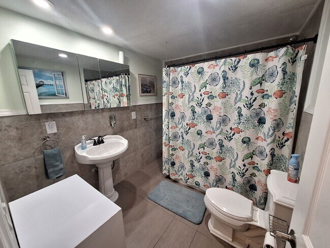 Building Photo - Gulf Access Home on Canal Available Now