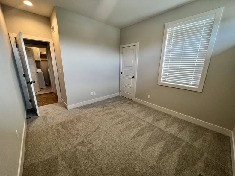 Building Photo - 10985 S Millstone Dr