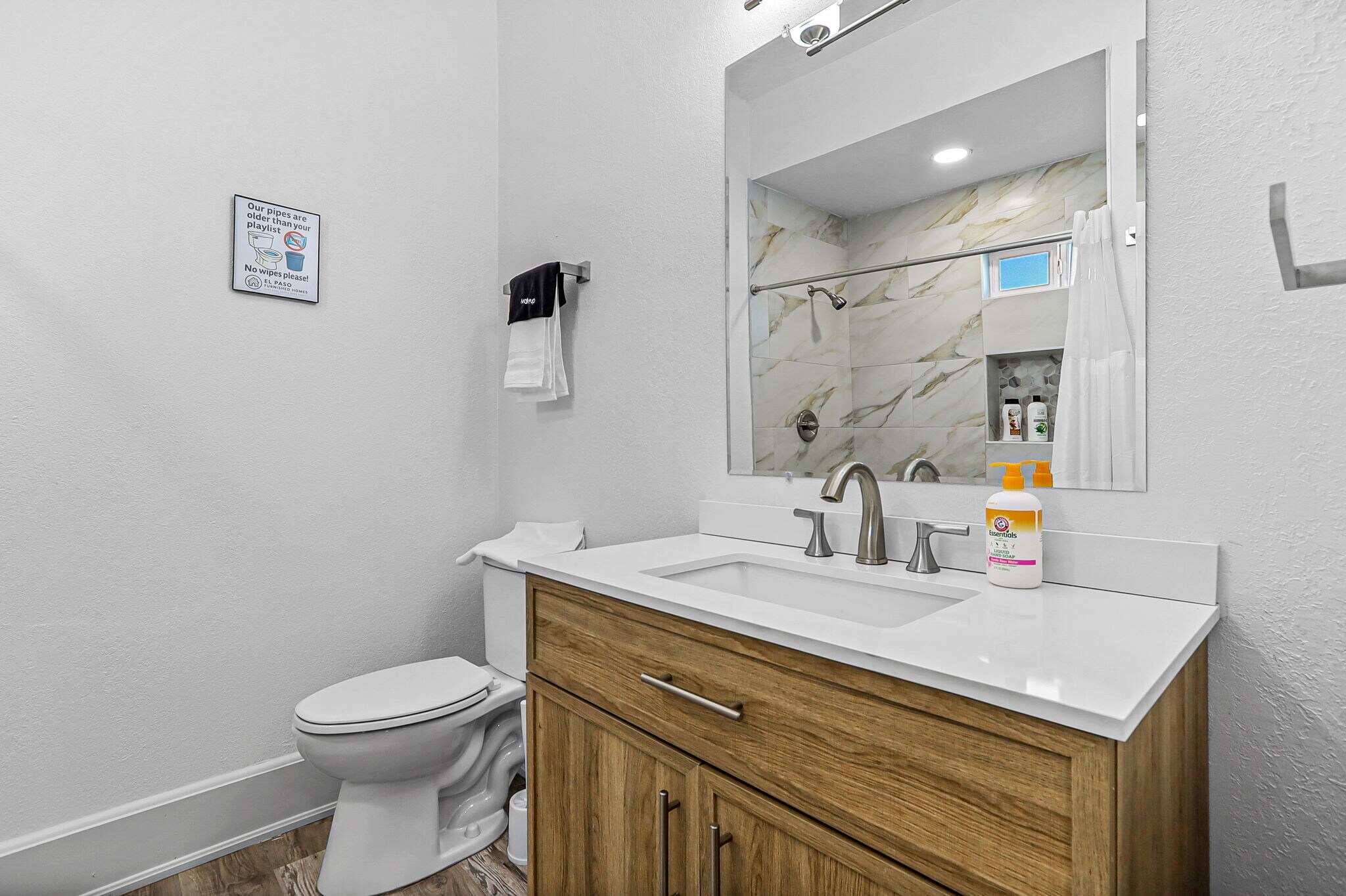 Full Bathroom - 1806 Arizona Ave