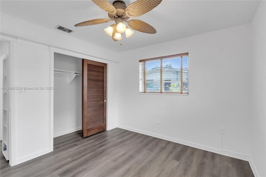 Building Photo - 721 SW 64th Ter