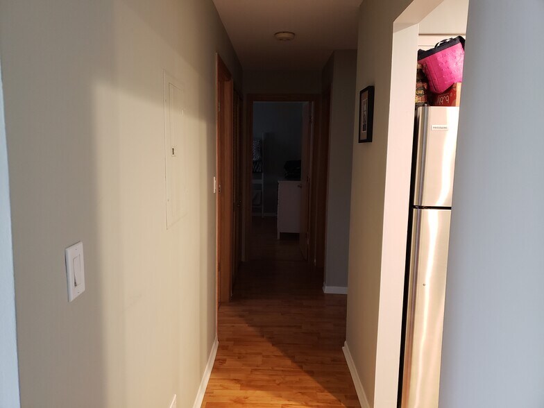 HALLWAY - 1002 Castilian Ct