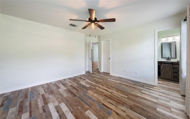 Building Photo - 111 Quail Hollow Dr