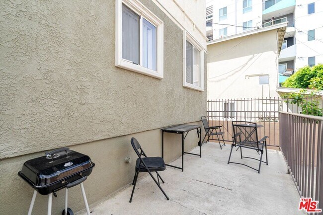 Building Photo - 11063 Cumpston St