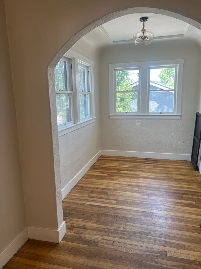 Building Photo - 308 College Ct