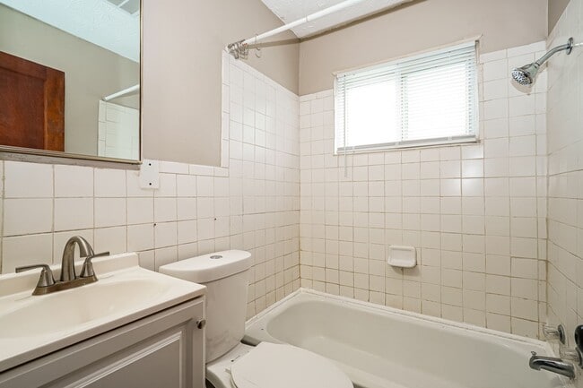 Building Photo - 2654-2656 Avalon Place