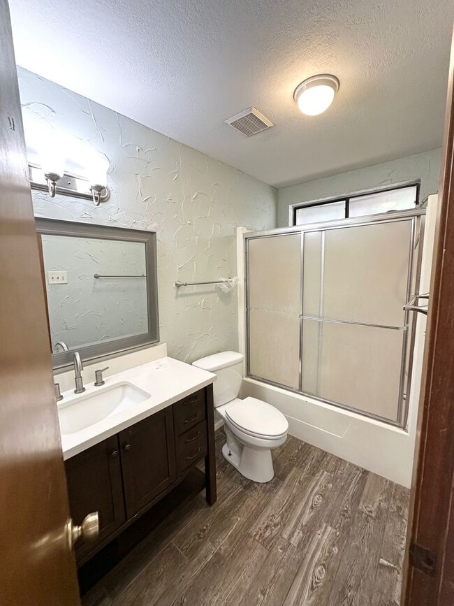 Building Photo - 3 Bed 2 Bath Ready to Rent ASAP!