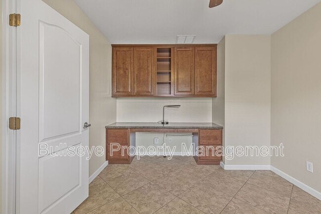 Building Photo - 1712 S Martingale Rd