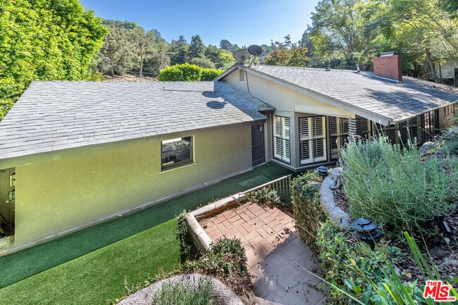 Building Photo - 2559 Hutton Dr