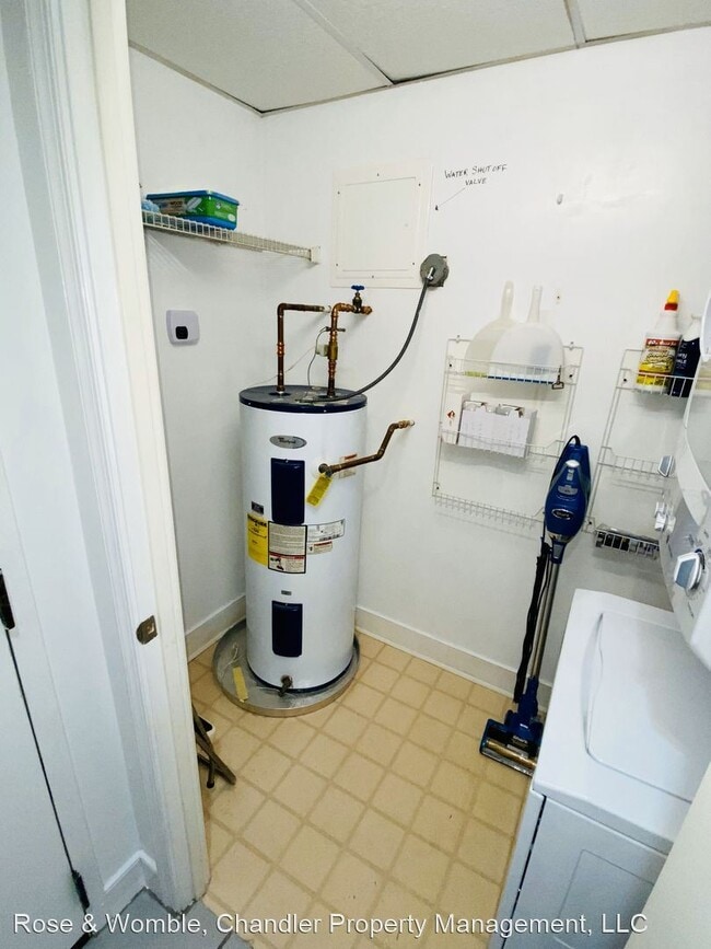 Building Photo - 1 br, 1 bath House - 40 Rader St #411