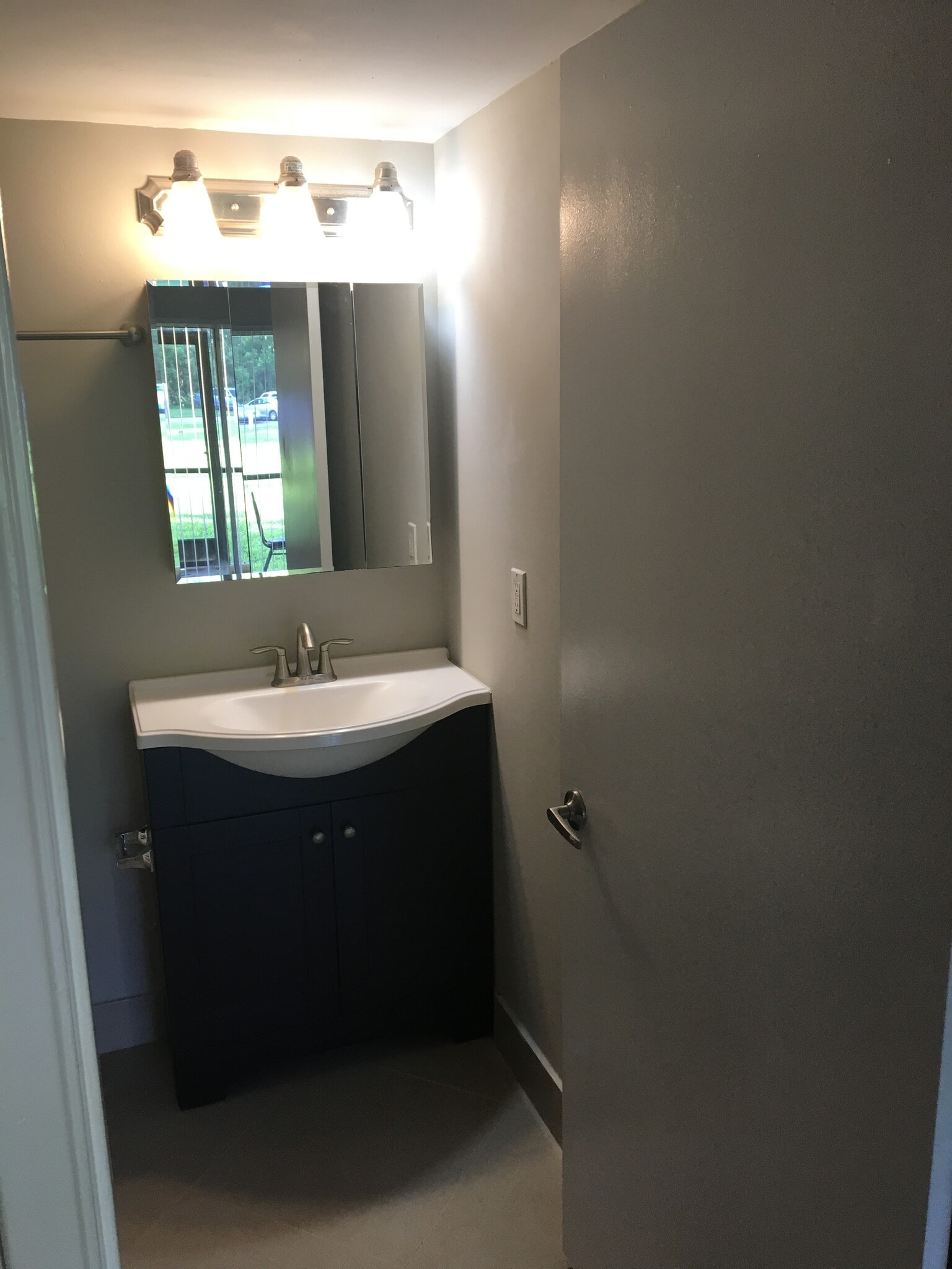 Building Photo - 808 Meadows Cir
