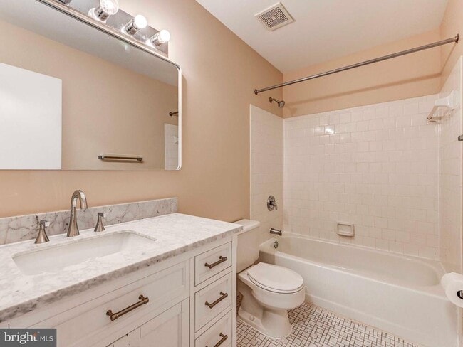 Building Photo - 18 Clinton Hill Ct